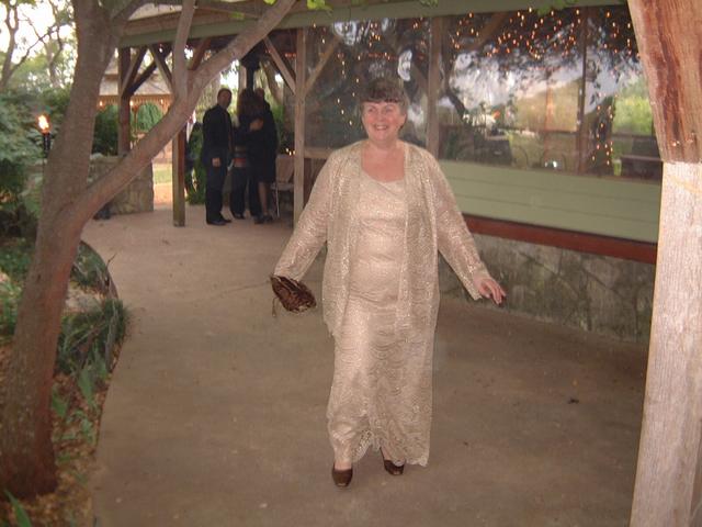 2003/10(Oct)/03(Urbik-Wedding)/640x480_2003-10-05 17-33-16.JPG